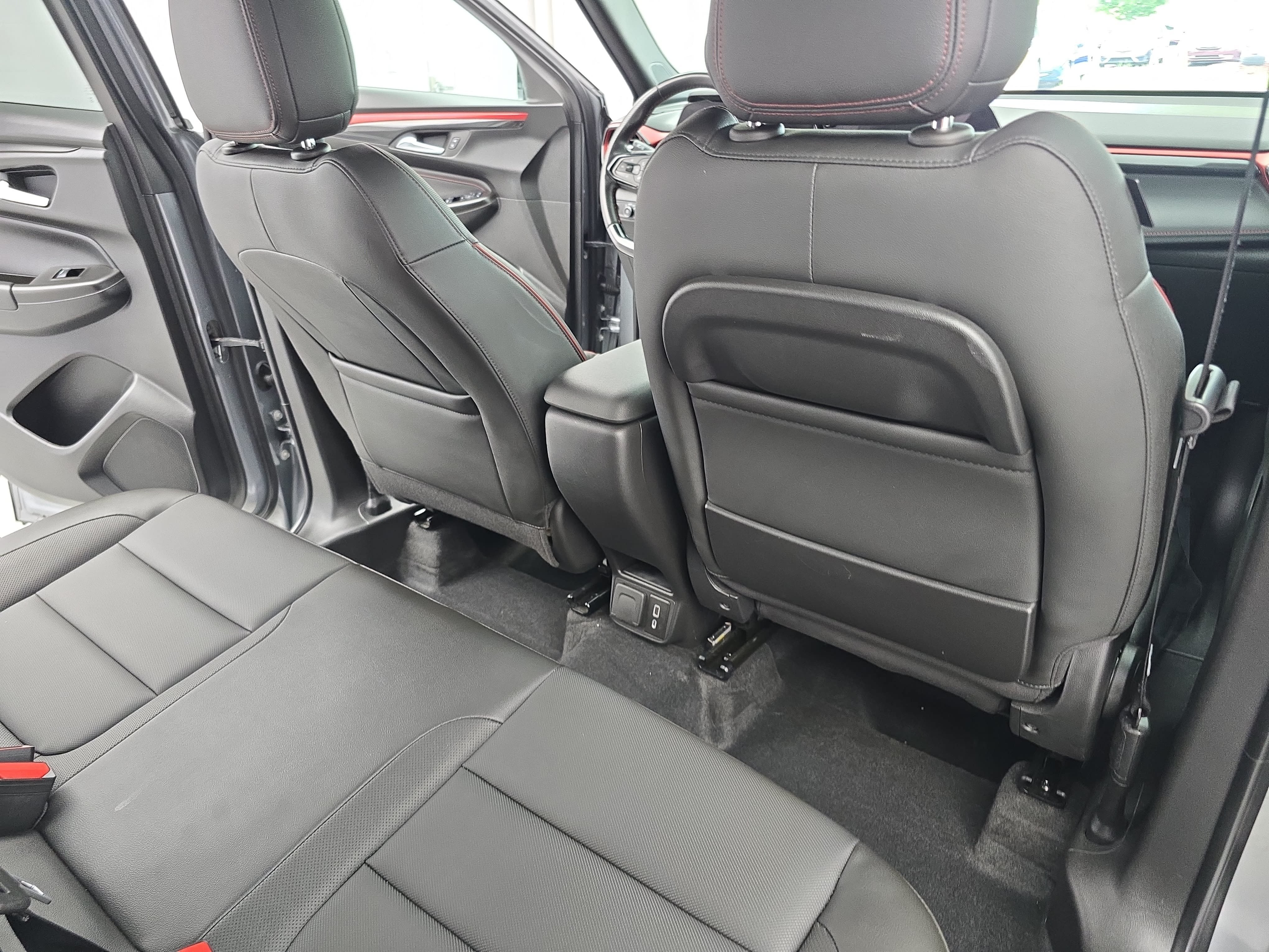 Used 2025 Chevrolet TrailBlazer RS w/ Convenience Package AWD/4WD image 11