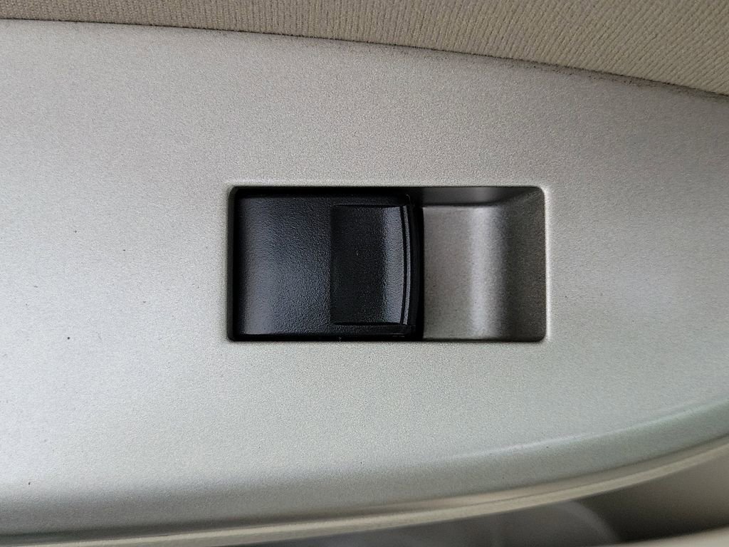 Used 2013 Toyota Corolla LE image 17