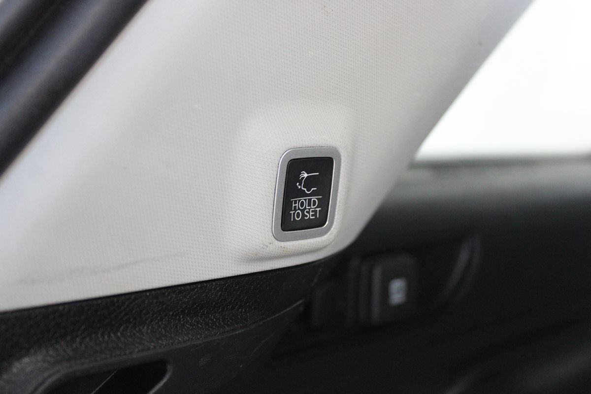Used 2023 Jeep Grand Cherokee Limited AWD/4WD image 33