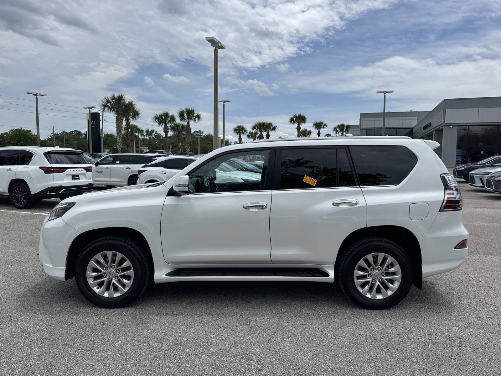 Certified 2022 Lexus GX 460 Premium w/ Premium Package AWD/4WD image 6