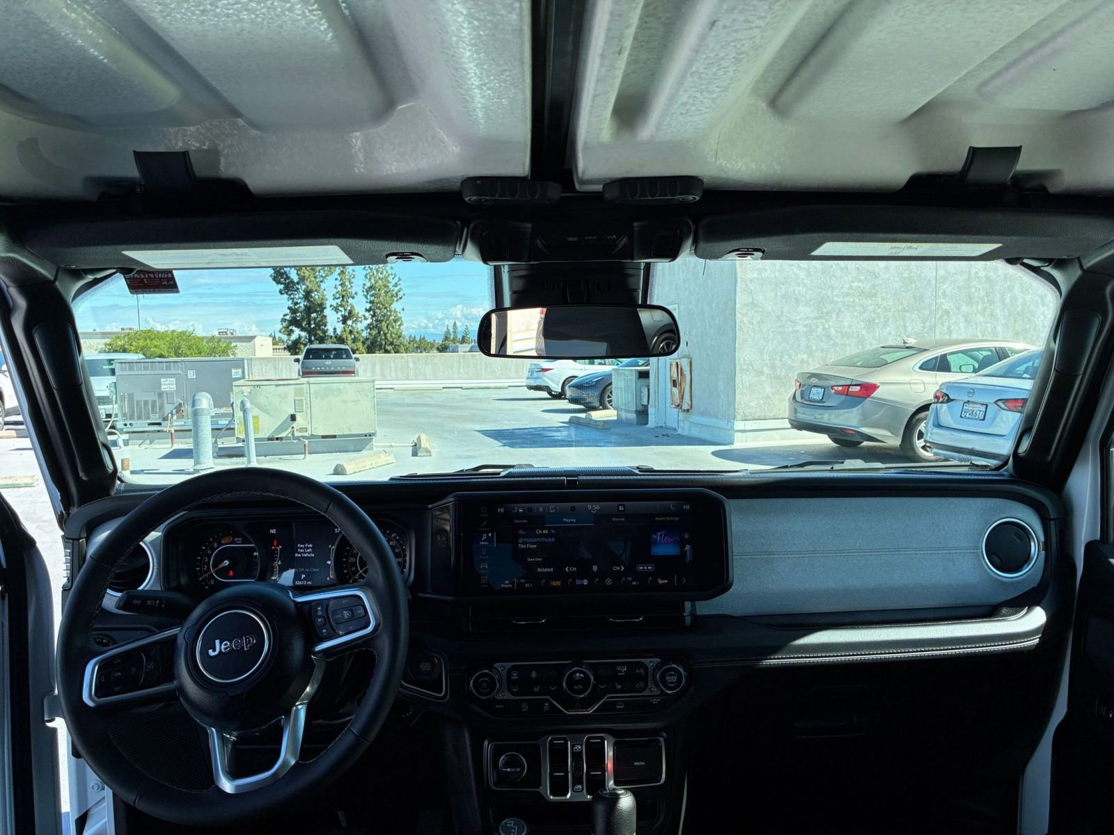 Used 2025 Jeep Wrangler Sahara AWD/4WD image 33