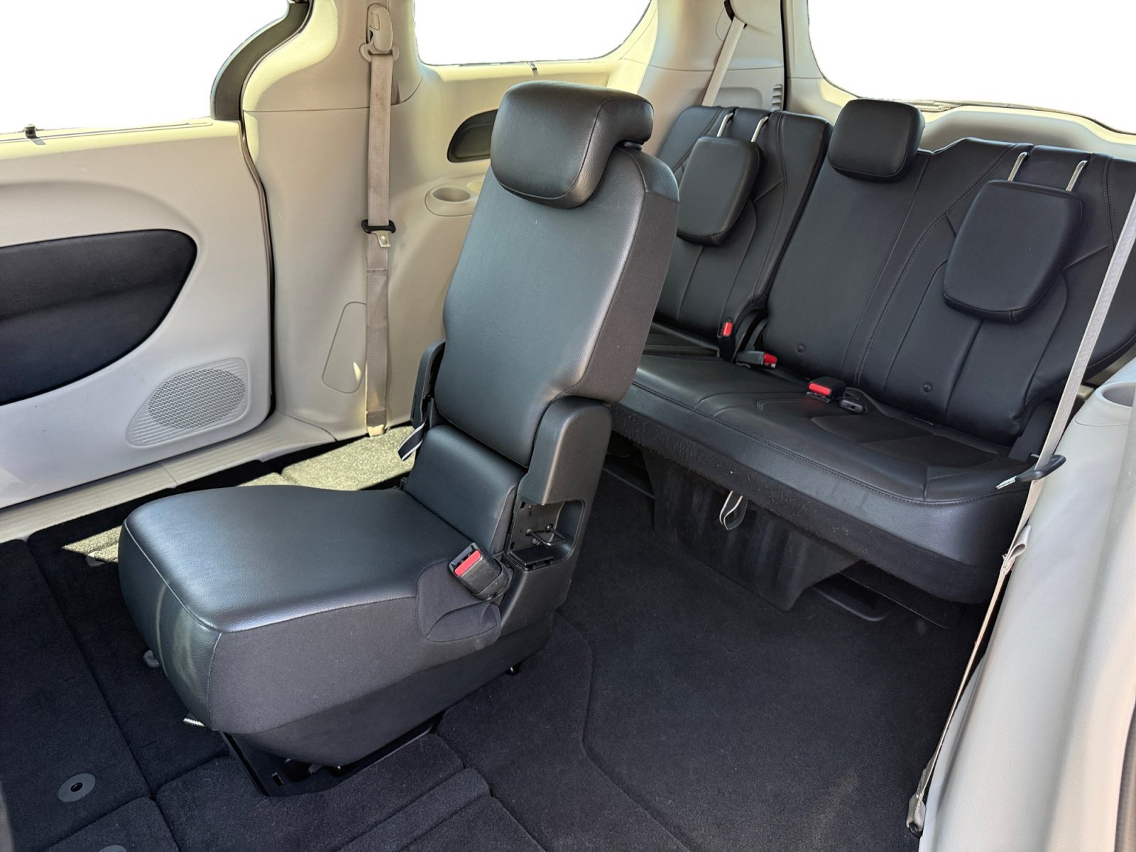 Used 2017 Chrysler Pacifica Touring-L FWD image 16