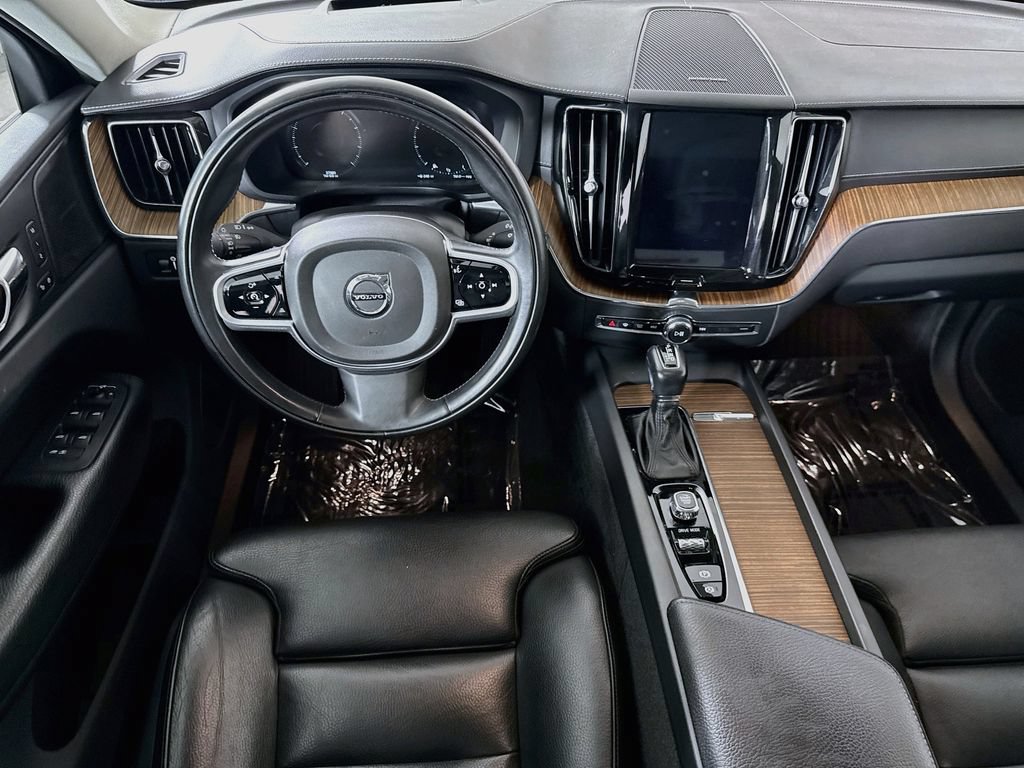 Used 2019 Volvo XC60 T5 Inscription w/ Protection Package AWD/4WD image 3