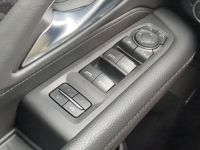 Used 2024 GMC Yukon Denali w/ Advanced Technology Package image 32