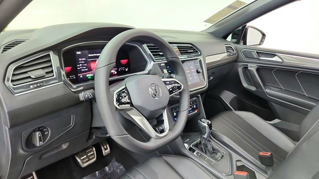 Used 2022 Volkswagen Tiguan SE R-Line image 18