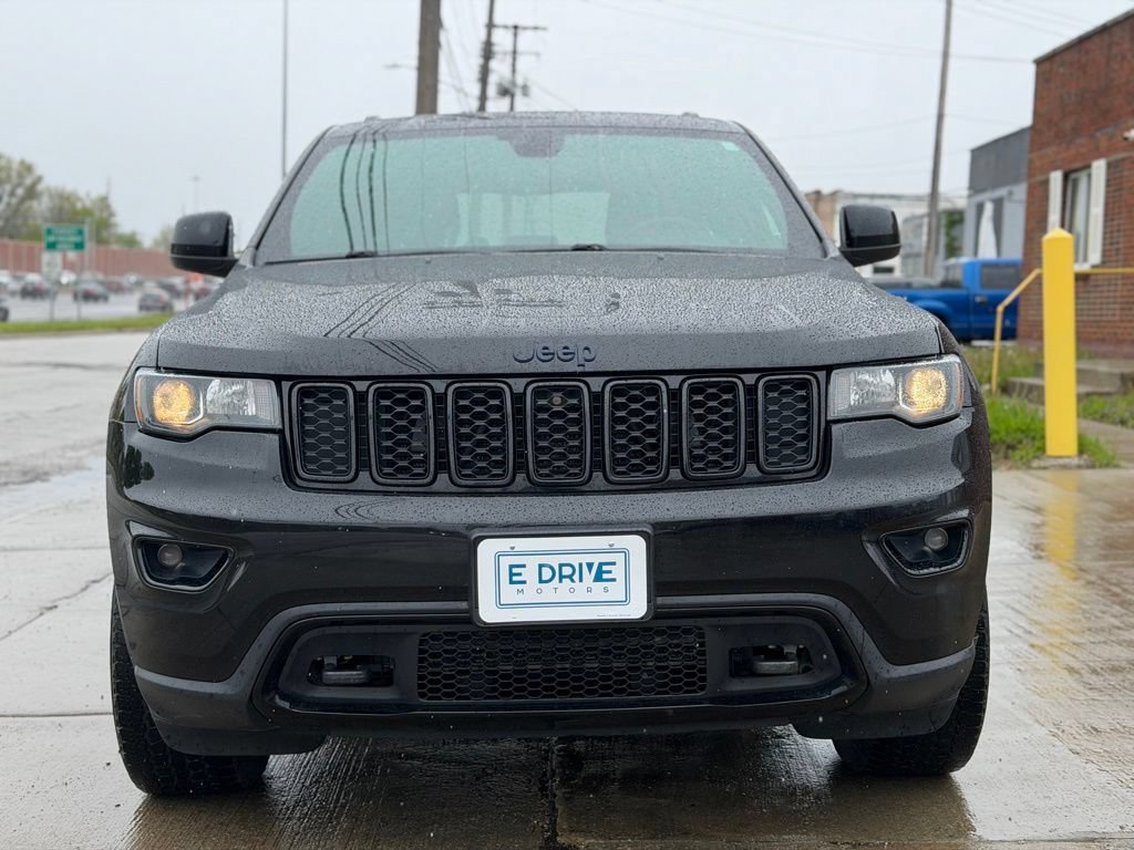 Used 2019 Jeep Grand Cherokee Laredo AWD/4WD image 2