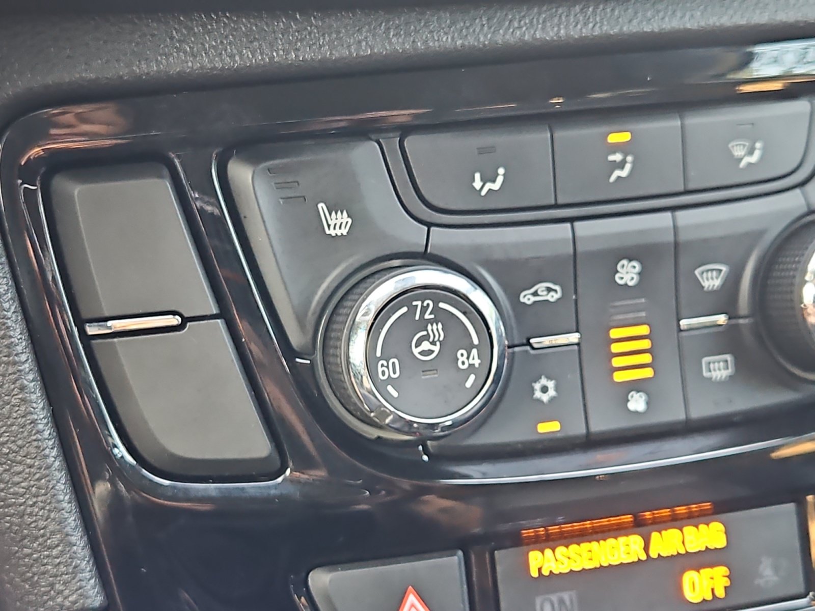 Used 2020 Buick Encore Essence FWD image 18