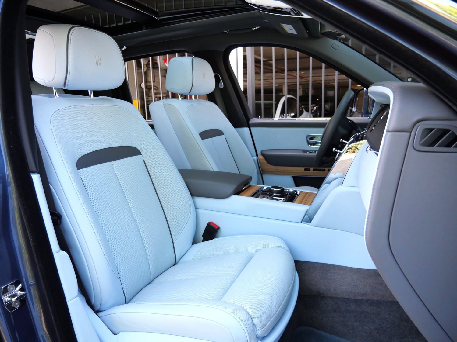 Certified 2023 Rolls-Royce Cullinan w/ Cullinan Package AWD/4WD image 31