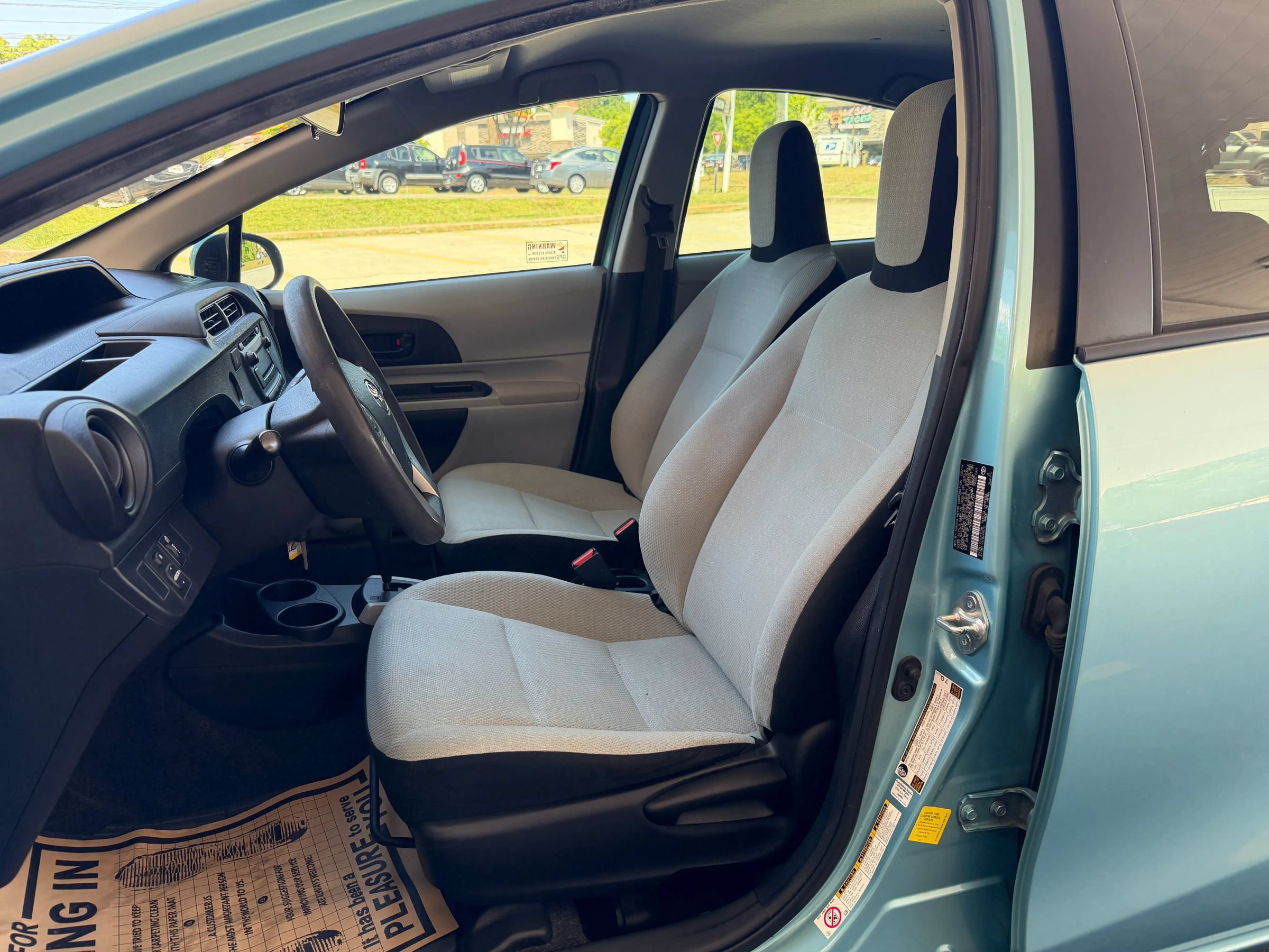 Used 2014 Toyota Prius C One FWD image 9