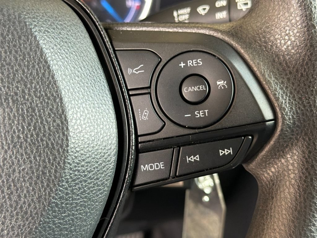 Used 2024 Toyota RAV4 LE AWD/4WD image 28