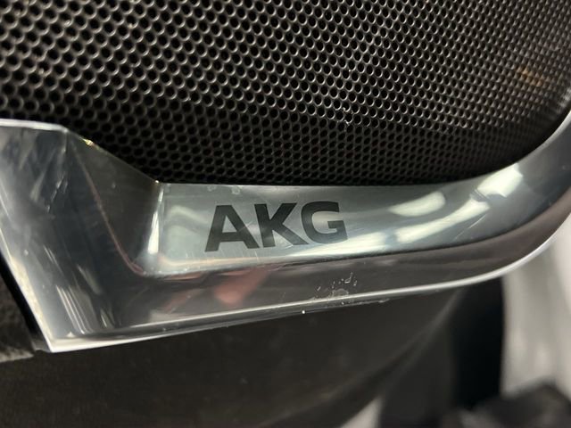 Certified 2022 Cadillac Escalade ESV Premium Luxury w/ Performance Package AWD/4WD image 25