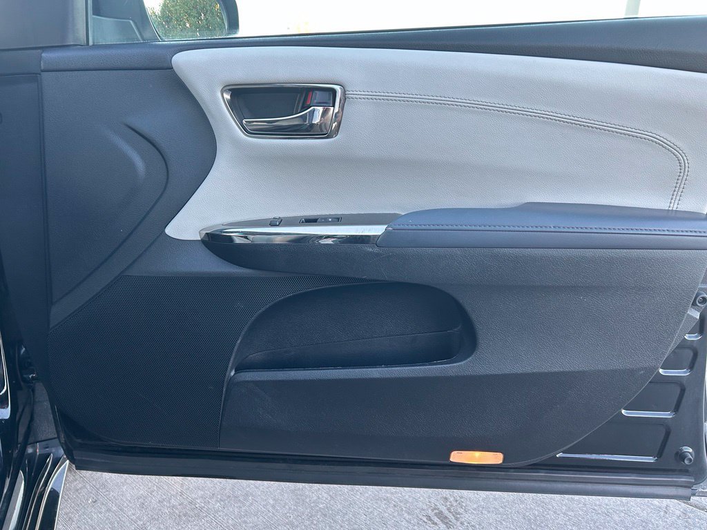Used 2014 Toyota Avalon XLE FWD image 29