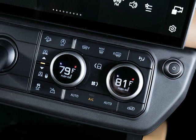 New 2026 Land Rover Defender 130 X-Dynamic SE image 17