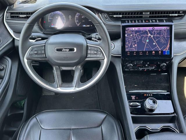 Used 2025 Jeep Grand Cherokee Limited w/ Black Appearance Package image 11