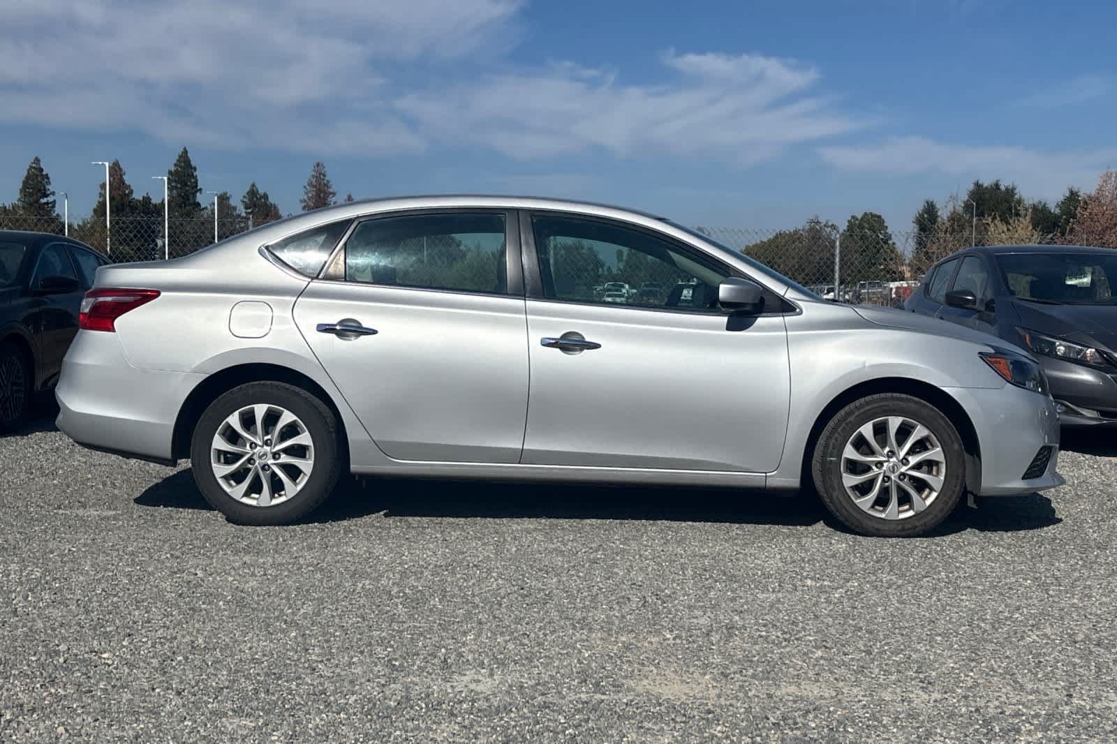 Used 2019 Nissan Sentra SV FWD image 8
