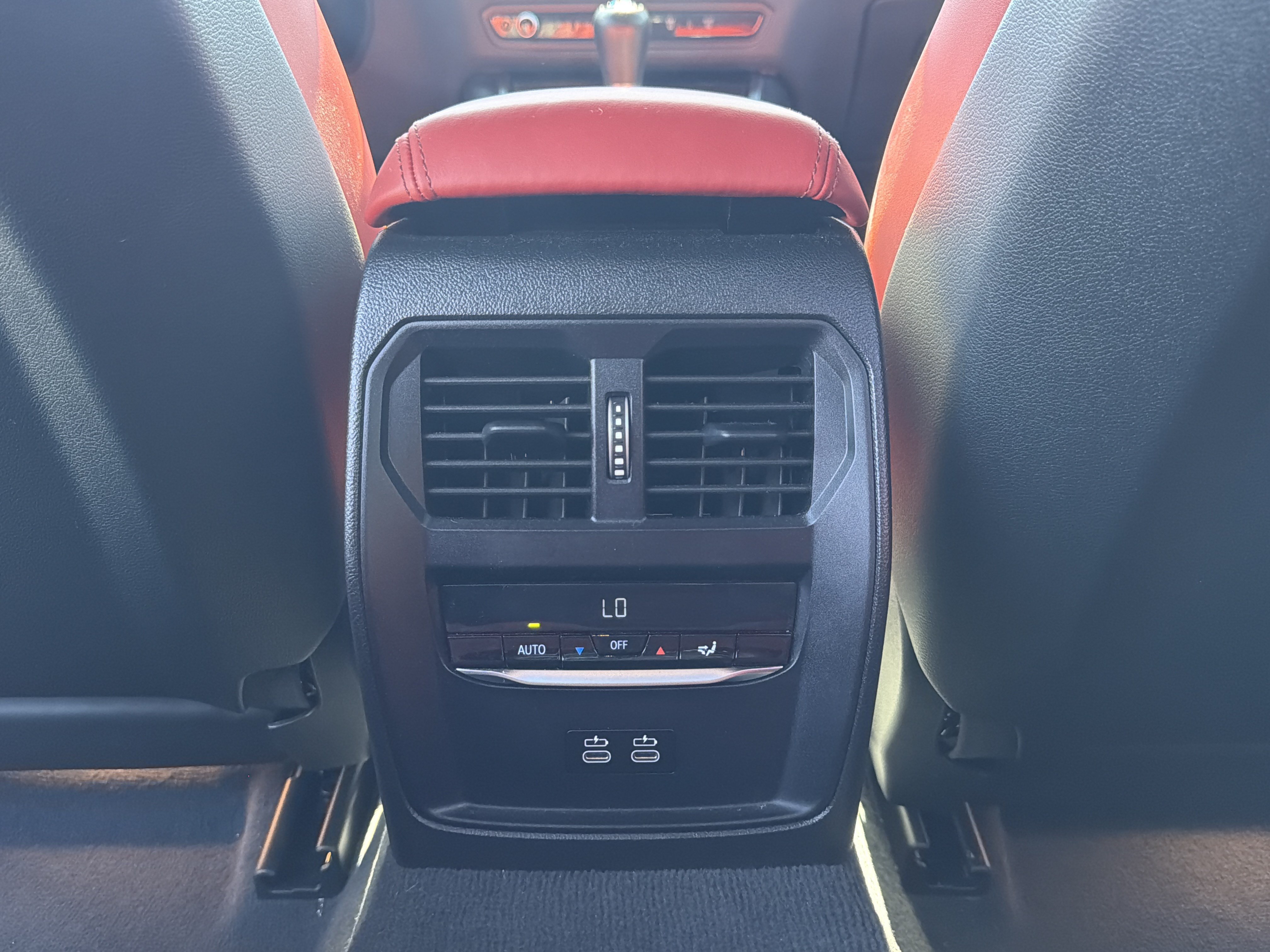 Used 2024 BMW M3 w/ M Carbon Exterior Package RWD image 43