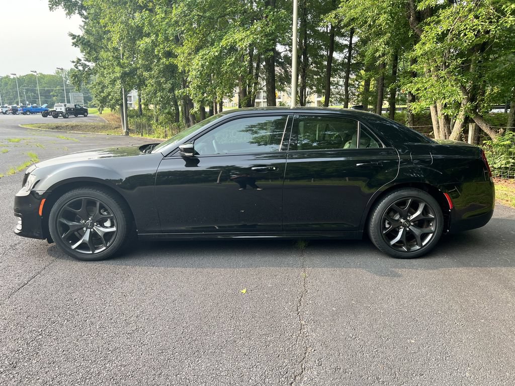 Certified 2023 Chrysler 300 Touring L w/ Safetytec Plus Group RWD image 6