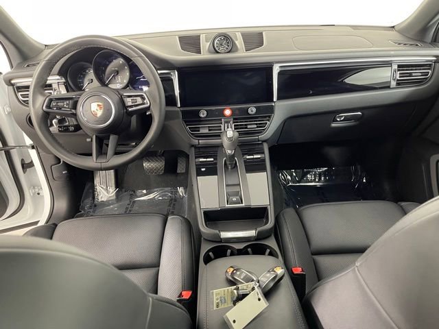 New 2025 Porsche Macan image 40