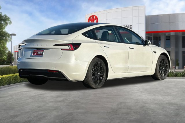 Used 2024 Tesla Model 3 Standard Range RWD image 4