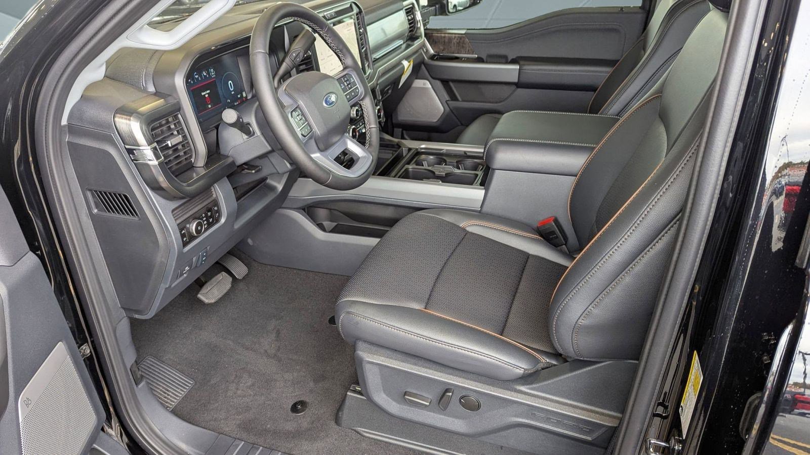 New 2026 Ford F250 Lariat w/ Black Appearance Package image 4