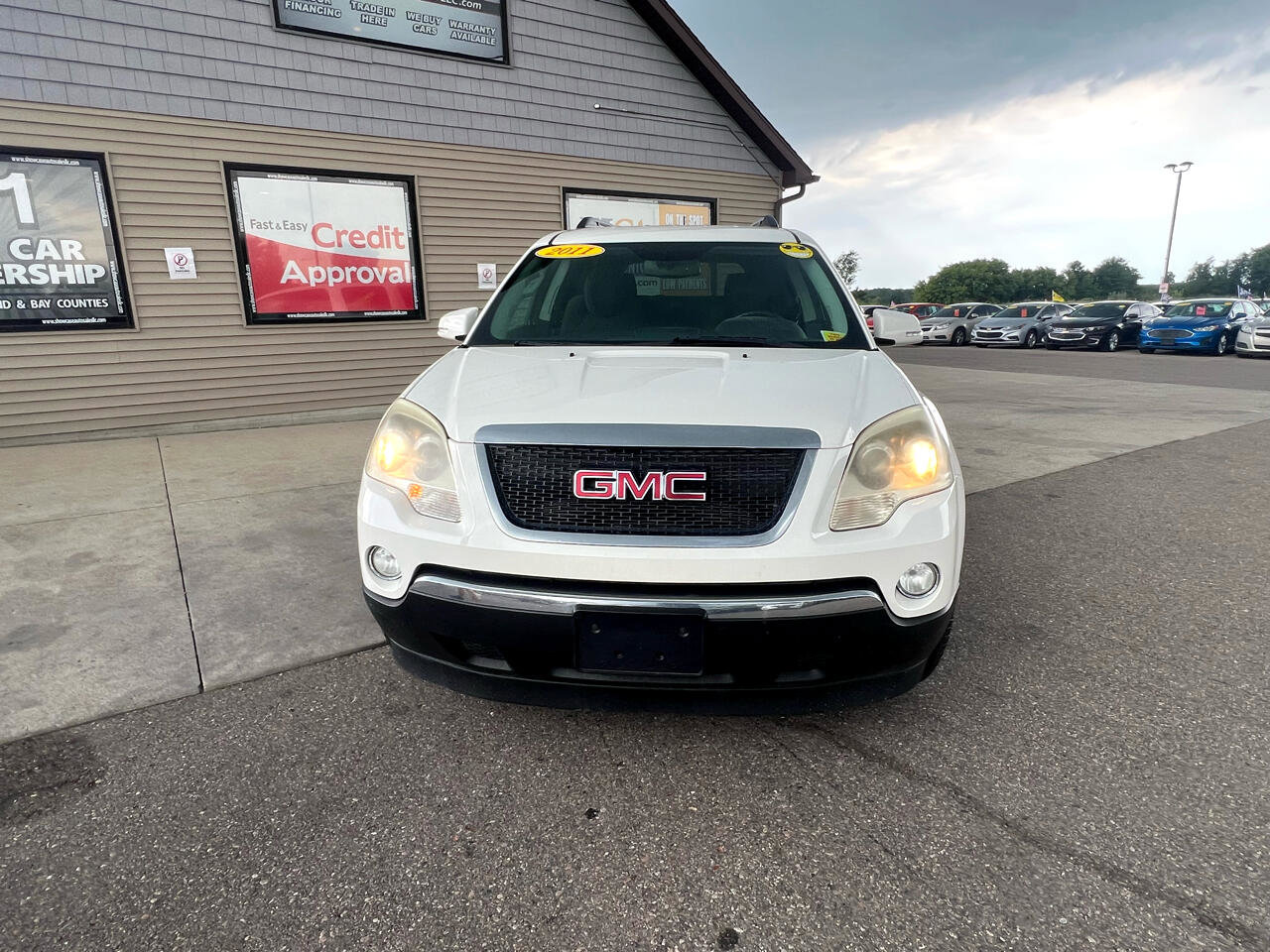 Used 2011 GMC Acadia SLE image 2