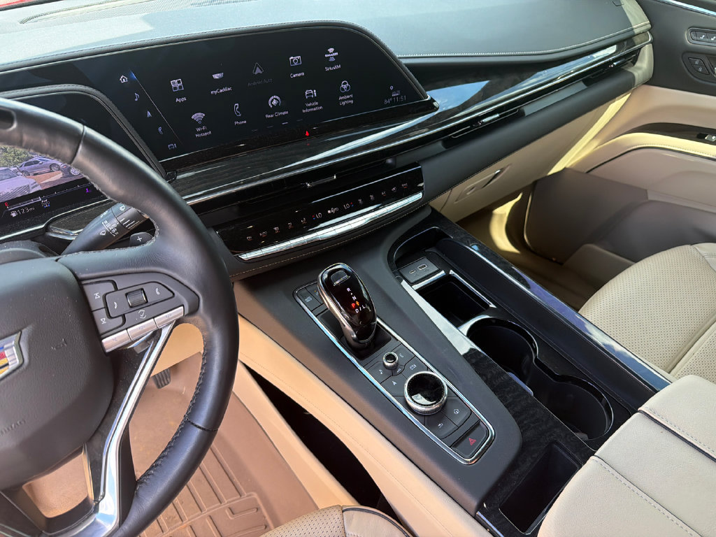 Used 2024 Cadillac Escalade Premium Luxury w/ Performance Package AWD/4WD image 28