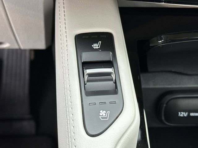 Used 2024 Kia Telluride EX w/ EX Captain's Chair Package FWD image 23
