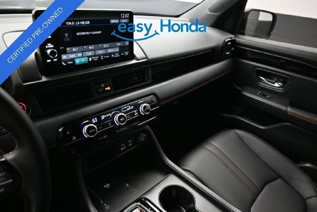 Used 2025 Honda Pilot TrailSport image 12