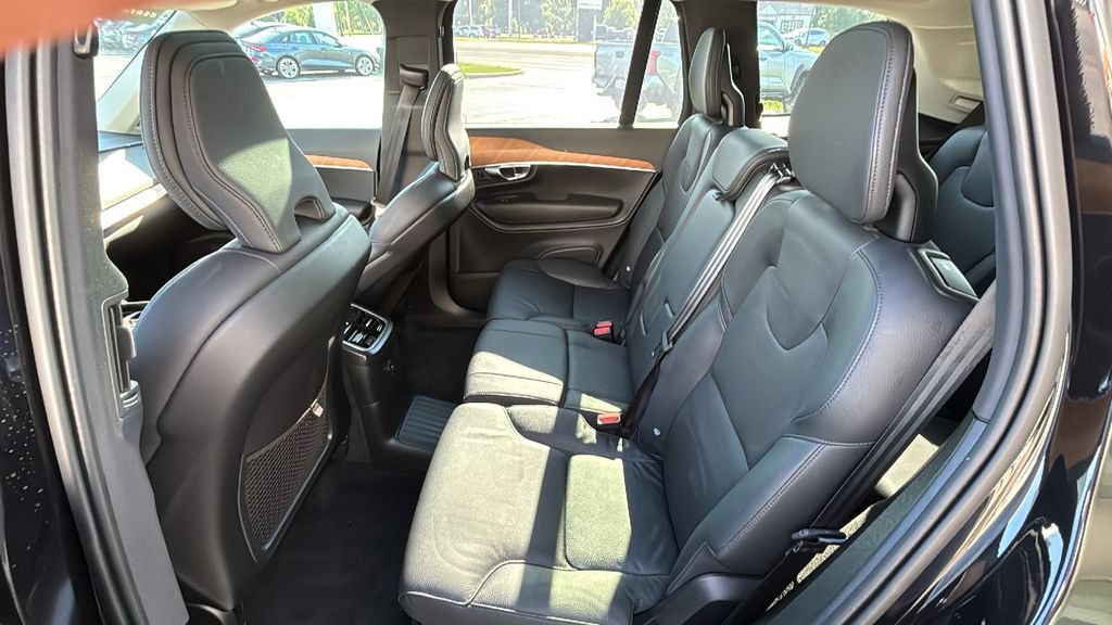 Certified 2025 Volvo XC90 T8 Plus AWD/4WD image 10