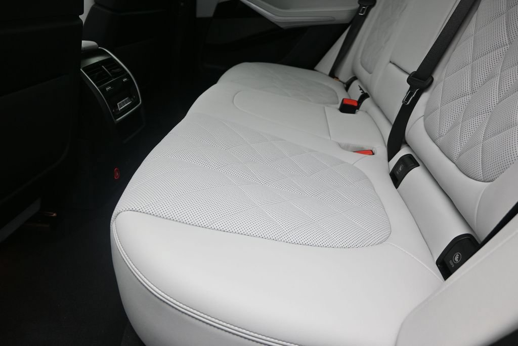Certified 2024 BMW X5 xDrive50e w/ Premium Package AWD/4WD image 16