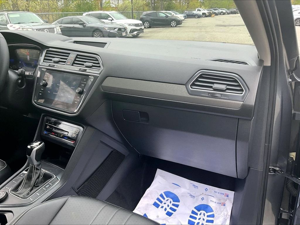 Certified 2023 Volkswagen Tiguan SE w/ Panoramic Sunroof Package AWD/4WD image 13