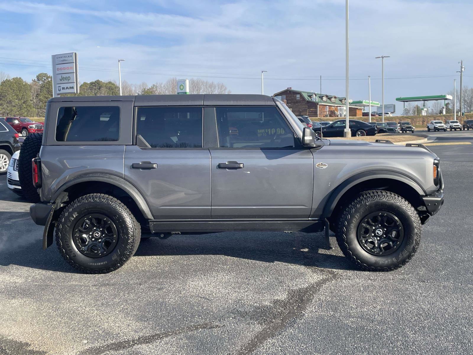 Used 2023 Ford Bronco Wildtrak image 2