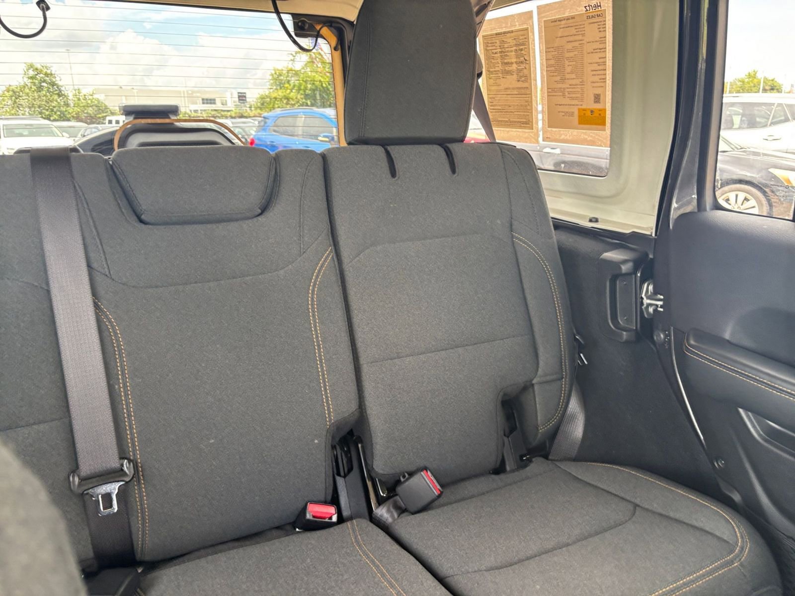 Used 2025 Jeep Wrangler Sahara image 36