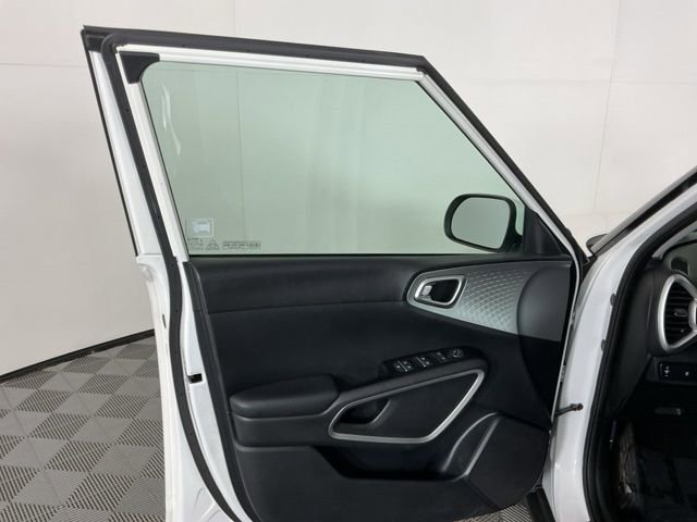 Used 2020 Kia Soul LX image 12