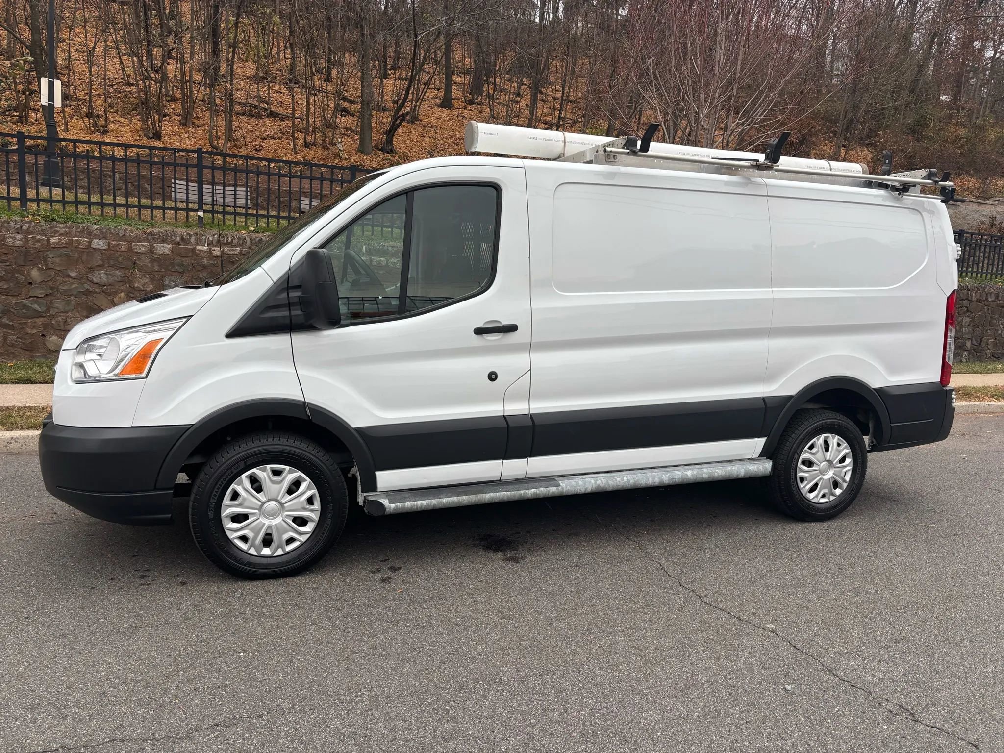 Used 2018 Ford Transit 250 130 Low Roof w/ Exterior Upgrade Package image 4