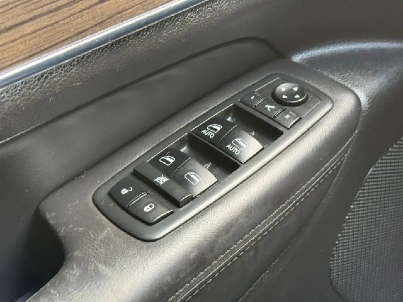 Used 2018 Jeep Grand Cherokee Overland AWD/4WD image 40