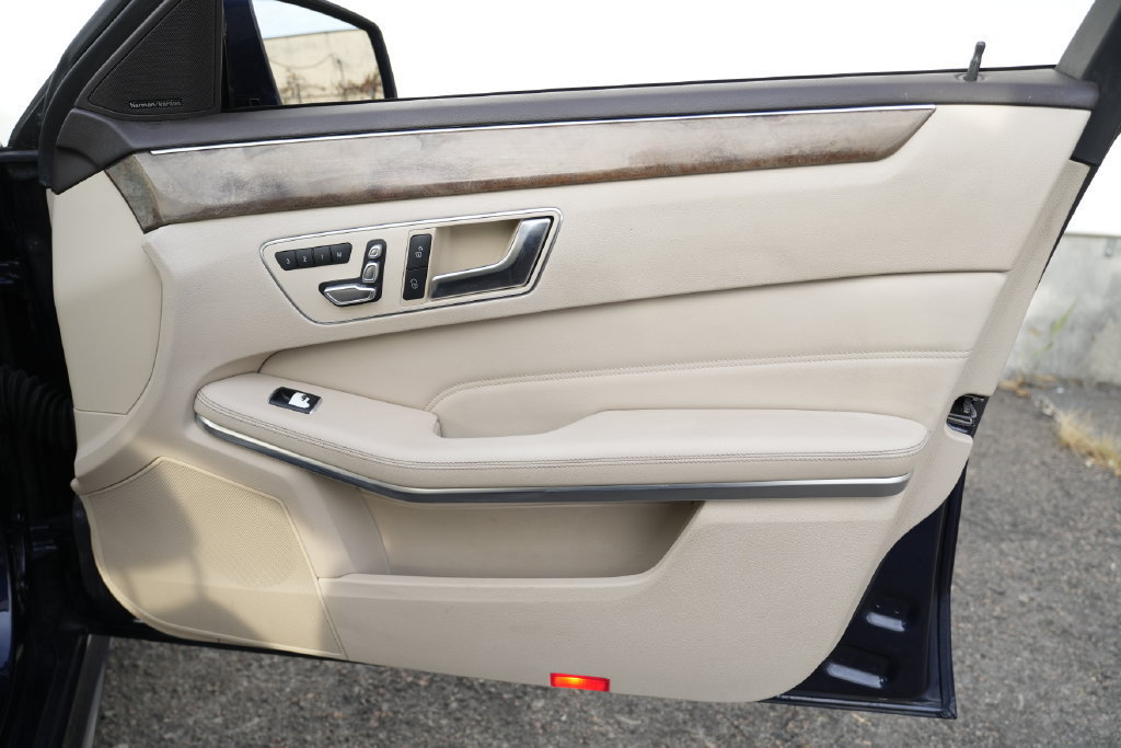 Used 2016 Mercedes-Benz E 350 4MATIC Sedan image 38