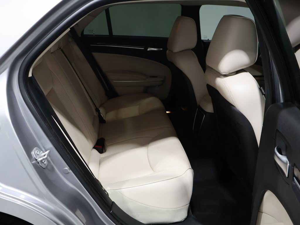 Used 2018 Chrysler 300 Limited image 19