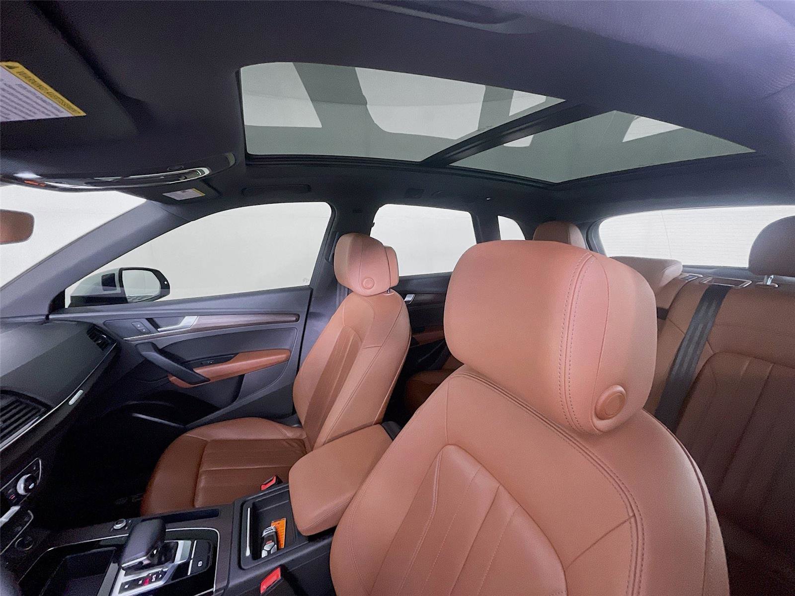 Used 2021 Audi Q5 Premium w/ Convenience Package image 11