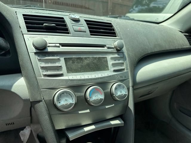 Used 2010 Toyota Camry LE FWD image 19