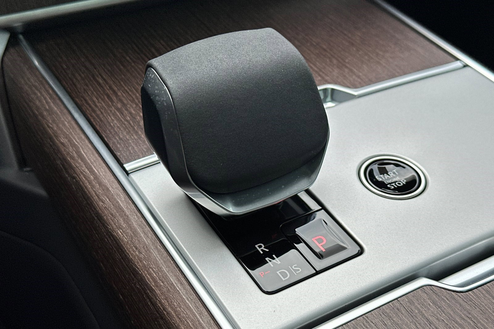 Used 2024 Land Rover Range Rover SE image 24