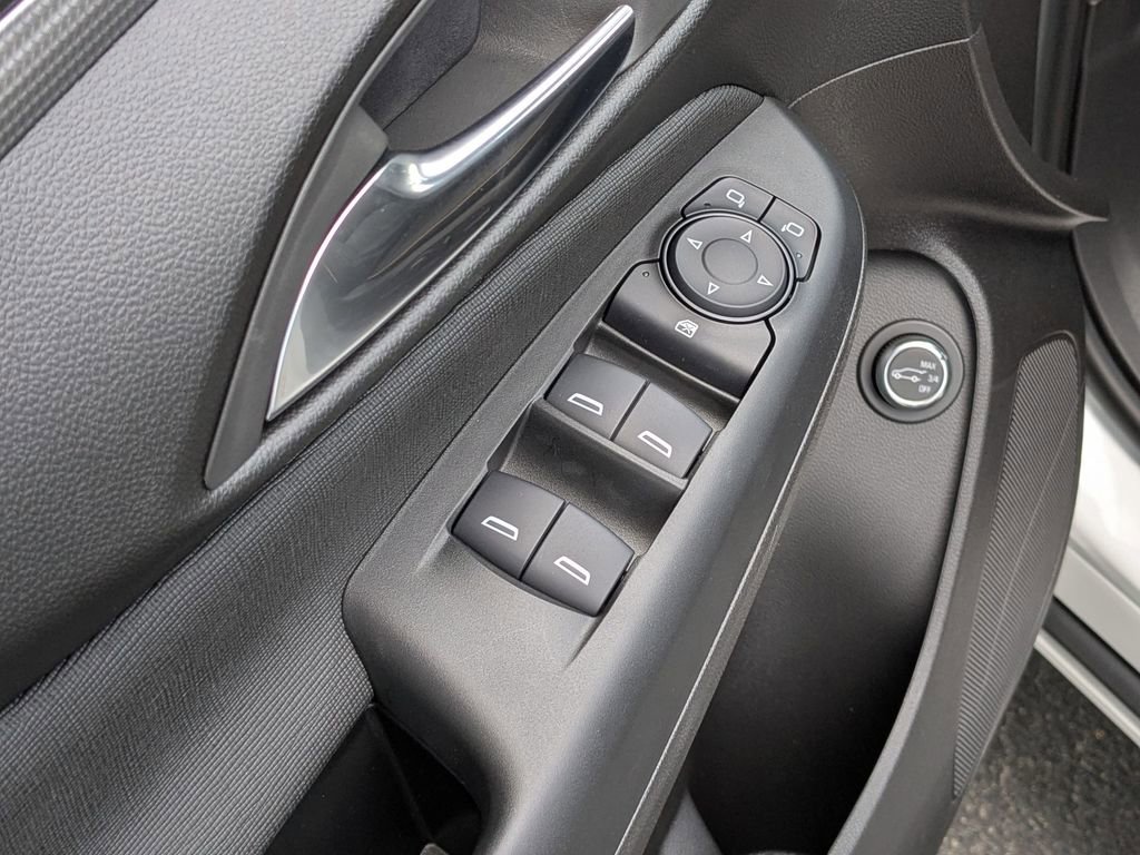 New 2025 Buick Envista Avenir image 9