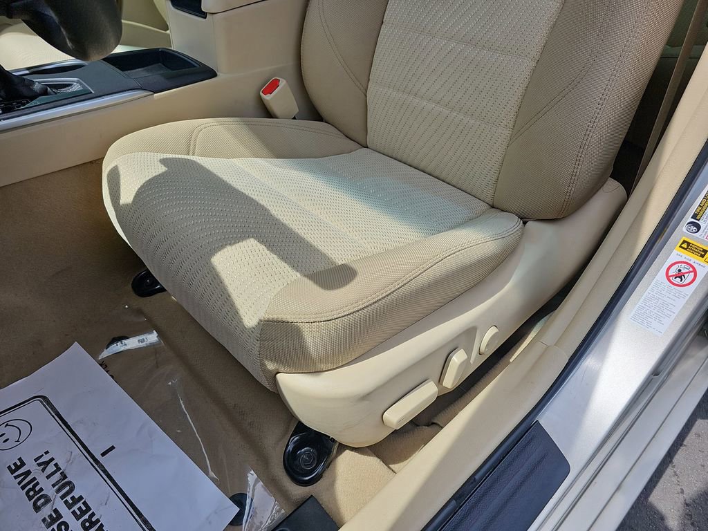Used 2016 Toyota Camry LE FWD image 33