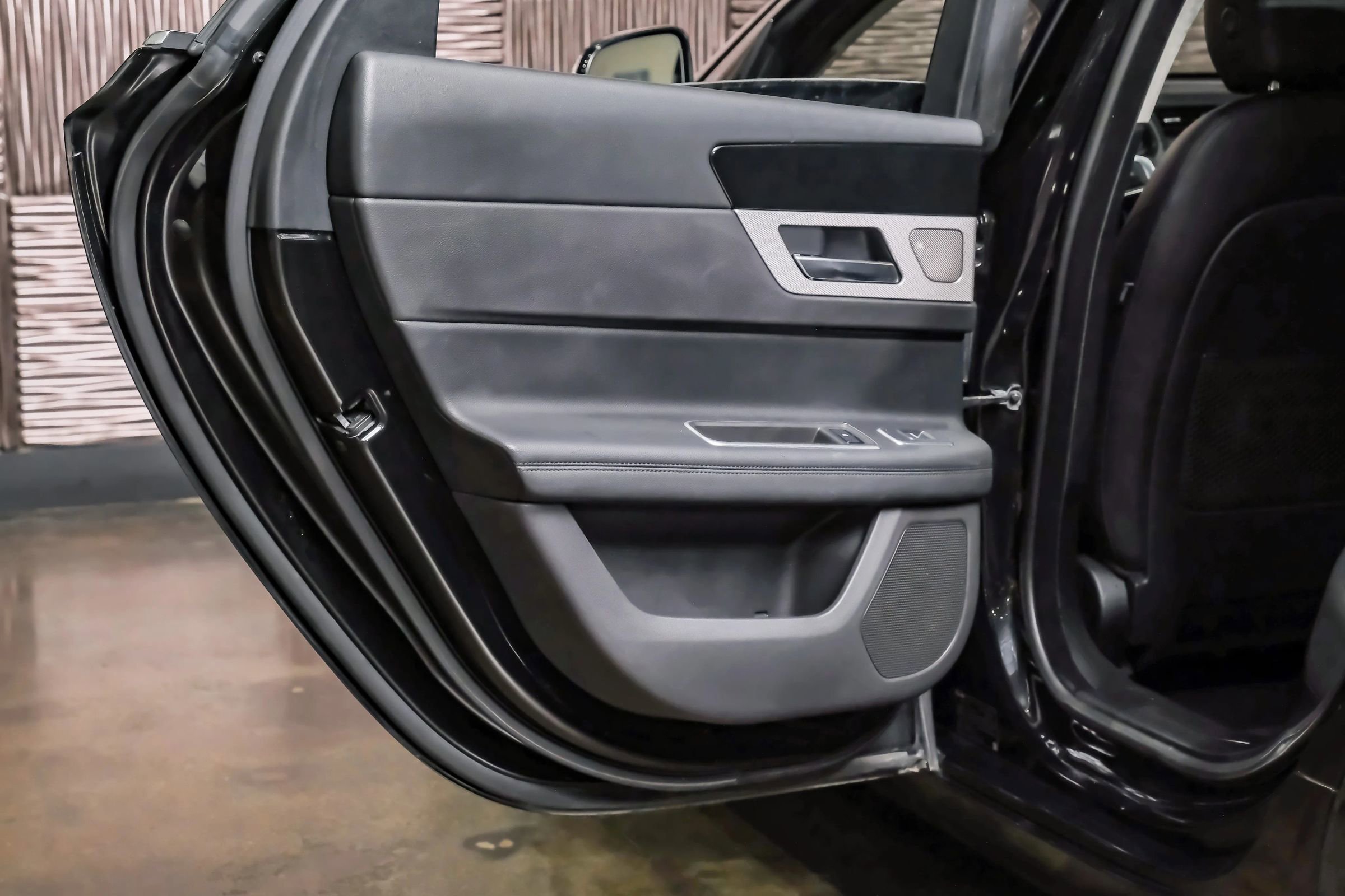 Used 2020 Jaguar XF Prestige RWD image 42