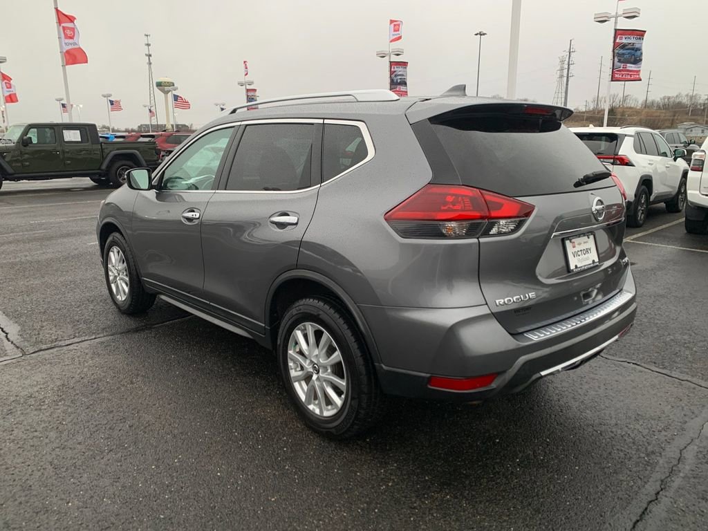 Used 2018 Nissan Rogue SV image 3