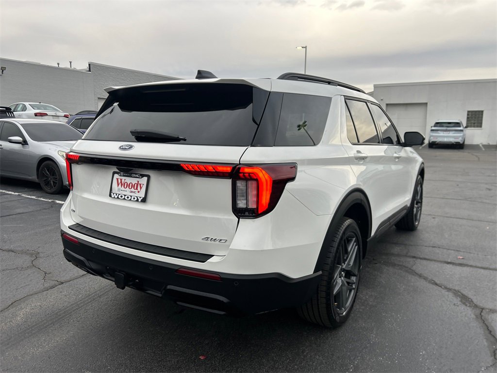 Used 2025 Ford Explorer ST-Line w/ Premium Package image 8