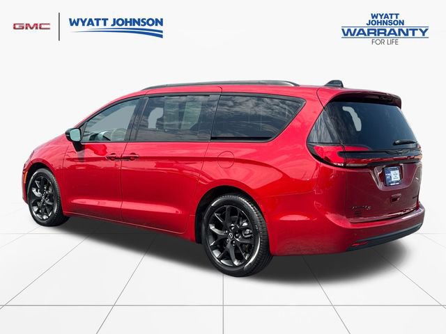 Used 2025 Chrysler Pacifica Limited FWD image 3