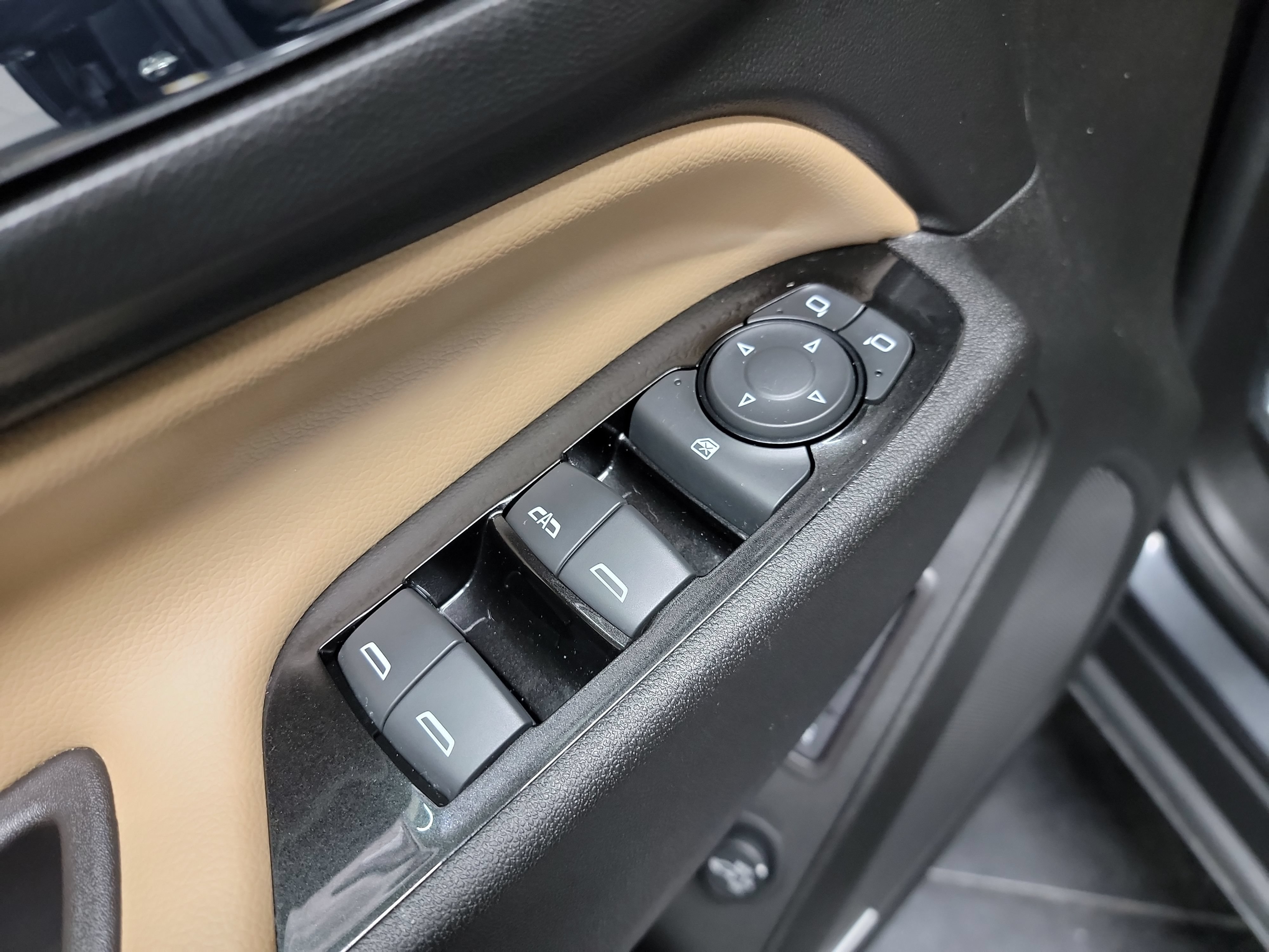 Used 2022 Chevrolet Equinox Premier FWD image 14