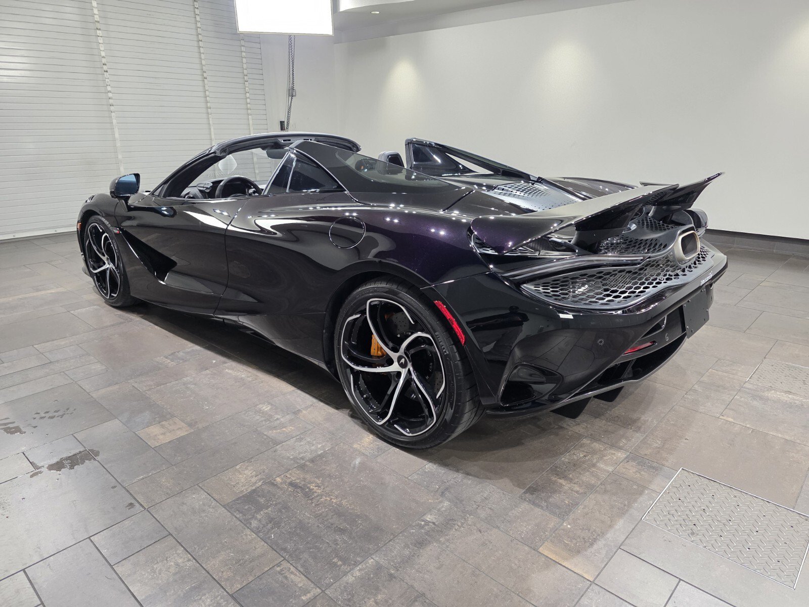 Used 2025 McLaren 750S Spider RWD image 4