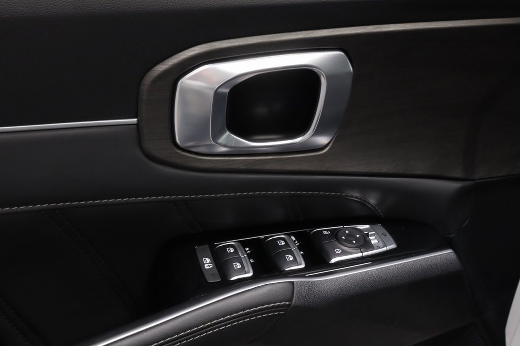 Used 2025 Kia Sorento SX image 22